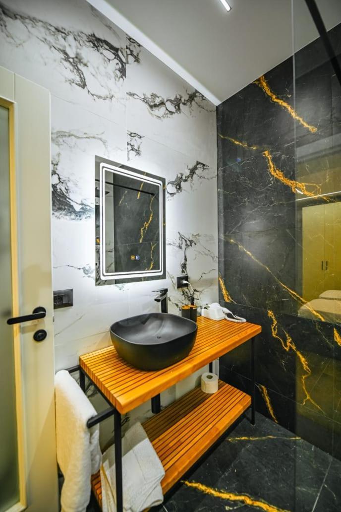 Mon Ami Boutique Hotel Shkodër エクステリア 写真